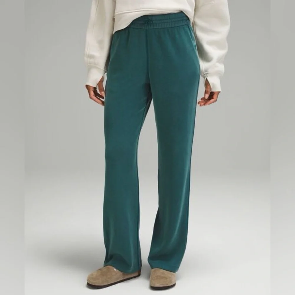 Brand new Lululemon Softstreme High-Rise Pant *Regular
Storm teal - Picture 1 of 7